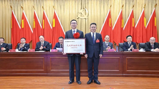 宜化集團(tuán)2023年度總結(jié)表彰、改革創(chuàng)新暨七屆三次職工代表大會(huì)開幕(圖3)