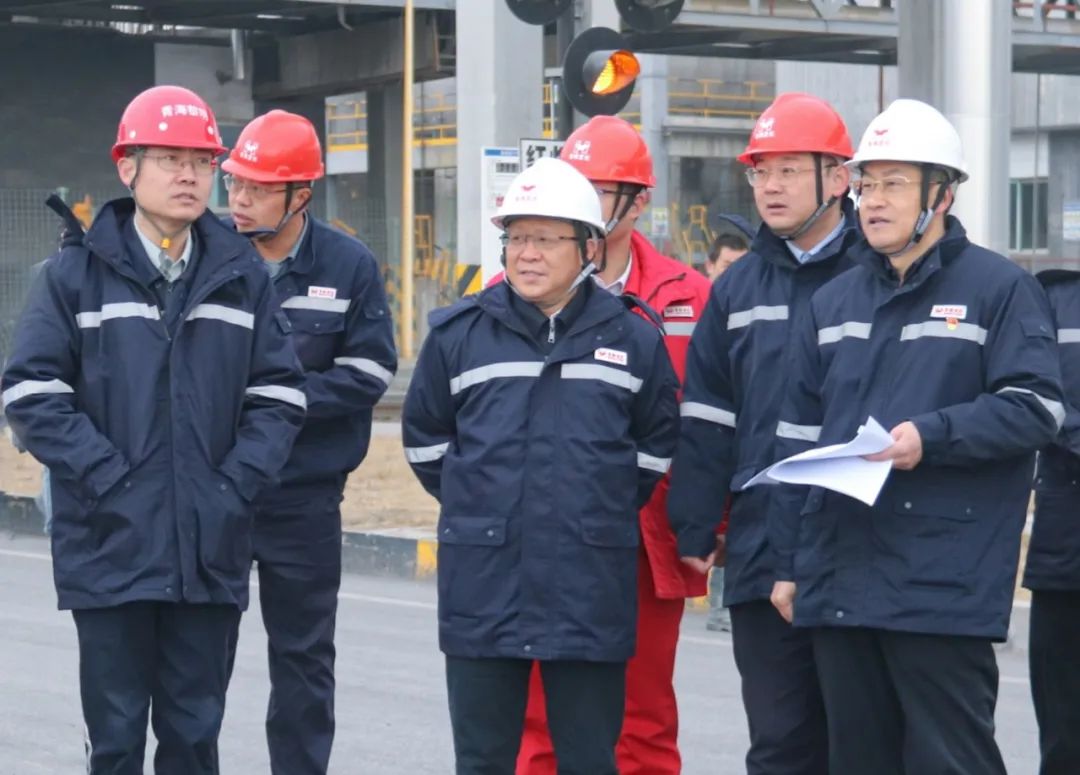 王大真到青海片區(qū)現(xiàn)場(chǎng)辦公(圖3) 王大真到青海片區(qū)現(xiàn)場(chǎng)辦公(圖3)