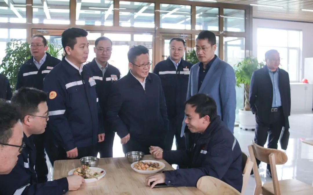 王大真到青海片區(qū)現(xiàn)場(chǎng)辦公(圖4) 王大真到青海片區(qū)現(xiàn)場(chǎng)辦公(圖4)