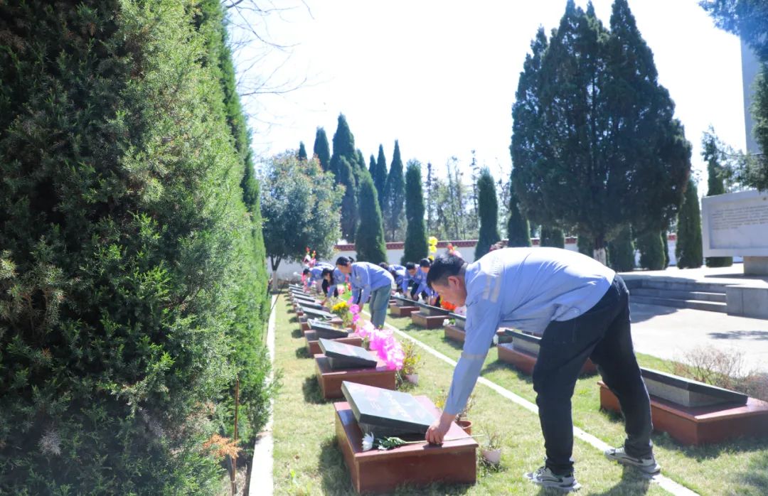 傳承紅色基因賡續(xù)紅色血脈！松滋肥業(yè)開展清明祭英烈主題黨日活動(dòng)(圖5)
