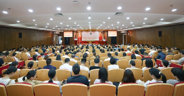 集團黨委理論學(xué)習(xí)中心組開展《國有企業(yè)管理人員處分條例》專題學(xué)習(xí)(圖1) 集團黨委理論學(xué)習(xí)中心組開展《國有企業(yè)管理人員處分條例》專題學(xué)習(xí)(圖1)