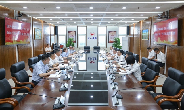 宜化集團(tuán)與浦發(fā)銀行武漢分行簽訂戰(zhàn)略合作協(xié)議(圖2) 宜化集團(tuán)與浦發(fā)銀行武漢分行簽訂戰(zhàn)略合作協(xié)議(圖2)