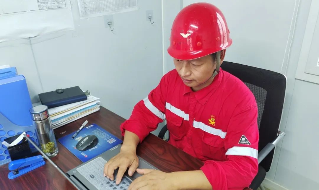 【先進榜樣】清廉標(biāo)兵萬剛:以身作則顧大局 精打細算創(chuàng)效益(圖4) 【先進榜樣】清廉標(biāo)兵萬剛:以身作則顧大局 精打細算創(chuàng)效益(圖4)