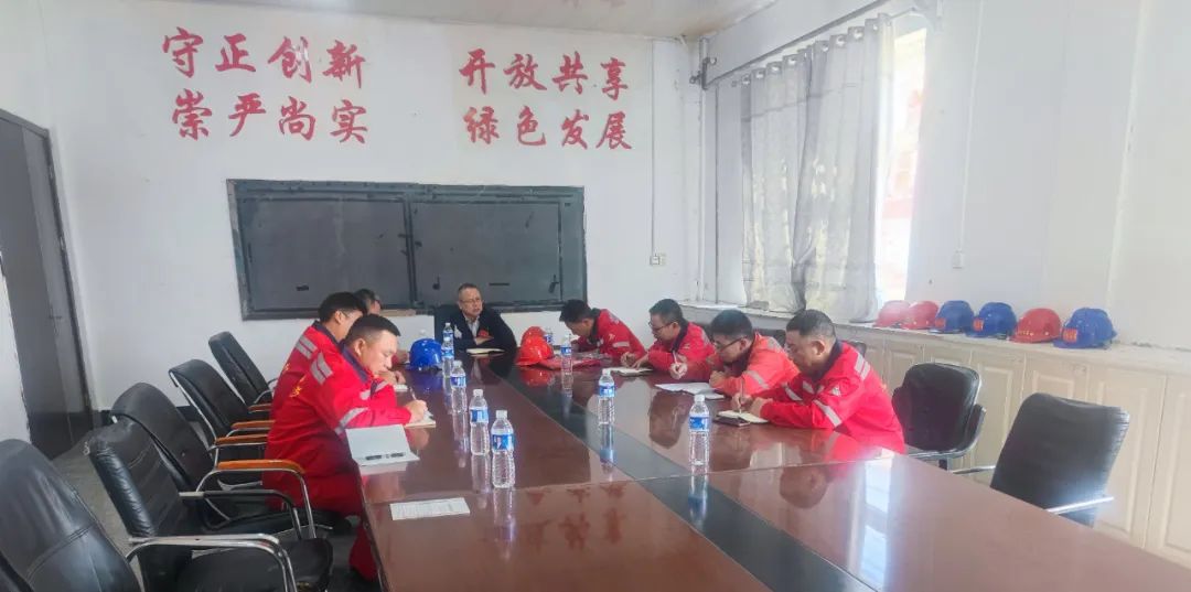 化機公司黨委書記、董事長、總經(jīng)理楊中澤到內(nèi)蒙宜化項目現(xiàn)場辦公(圖3)