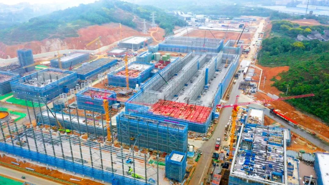 楚星生態(tài)項目尿素庫順利封頂(圖3) 楚星生態(tài)項目尿素庫順利封頂(圖3)