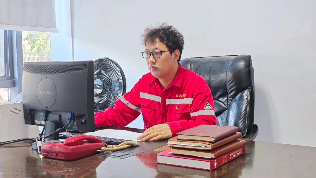 【風(fēng)采】重慶南儀陶強(qiáng):扎根一線勇?lián)?dāng) 躬耕細(xì)作潤(rùn)年華(圖2) 【風(fēng)采】重慶南儀陶強(qiáng):扎根一線勇?lián)?dāng) 躬耕細(xì)作潤(rùn)年華(圖2)