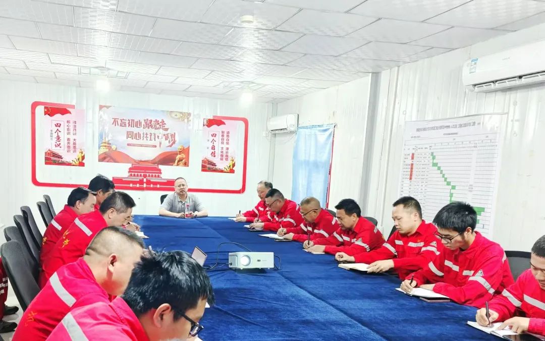 化機公司黨委書記、董事長、總經理楊中澤到新疆項目部現場辦公(圖2)