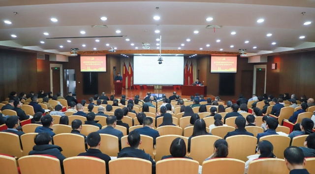 宜化集團黨委理論學習中心組開展集中學習(圖1) 宜化集團黨委理論學習中心組開展集中學習(圖1)