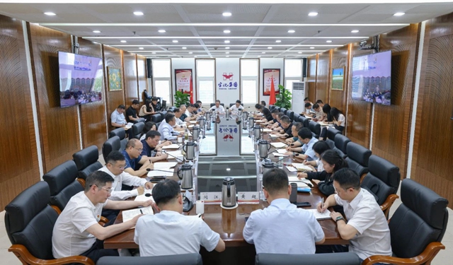 集團黨委傳達學(xué)習(xí)中央通報精神和上級有關(guān)會議精神(圖1) 集團黨委傳達學(xué)習(xí)中央通報精神和上級有關(guān)會議精神(圖1)