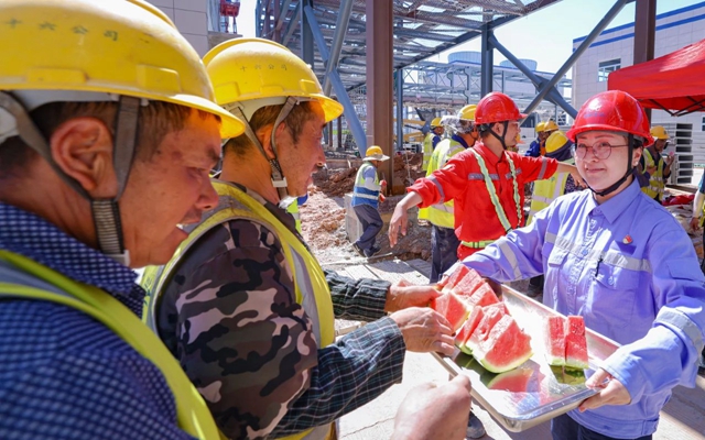 酷暑送清涼，關(guān)懷沁人心！宜化田家河園區(qū)全力保障職工高溫作業(yè)安全