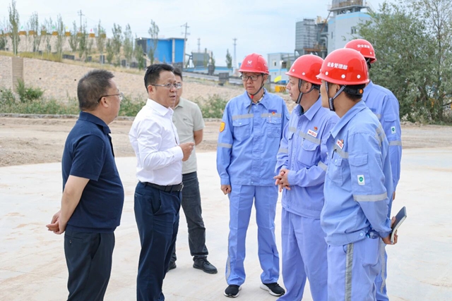 王大真到內(nèi)蒙古區(qū)域分子公司現(xiàn)場辦公(圖1)