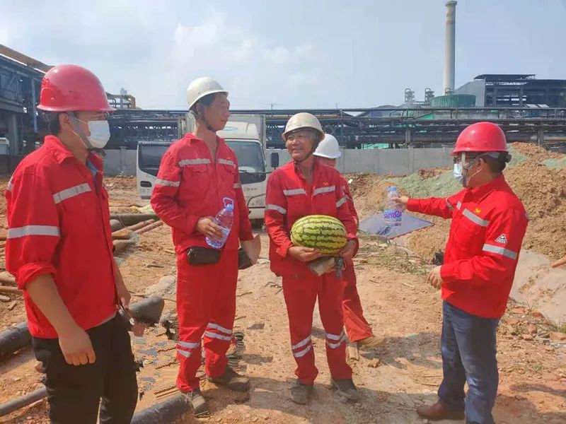 化機(jī)公司開展送清涼活動(圖3) 圖片