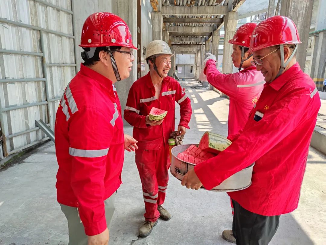 化機(jī)公司開展送清涼活動(圖2) 圖片