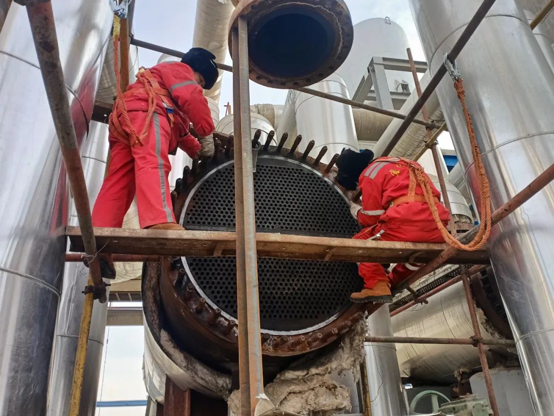 齊心協(xié)力戰(zhàn)檢修 砥礪揚(yáng)帆再前進(jìn)(圖1) 齊心協(xié)力戰(zhàn)檢修 砥礪揚(yáng)帆再前進(jìn)(圖1)