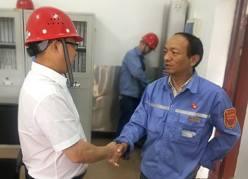 王大真到宜都園區(qū)、股份公司看望慰問基層黨員