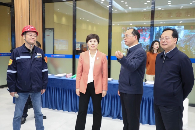 烏海市委副書記、市長(zhǎng)崔景英一行到宜化集團(tuán)調(diào)研