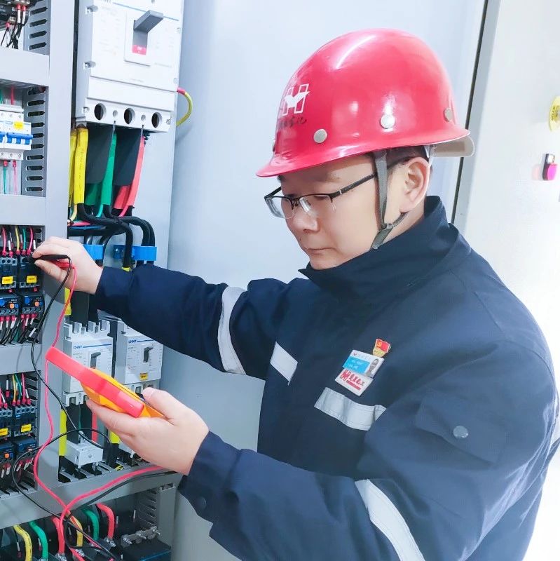 【宜化榜樣】楚星公司江剛：扎根一線，保障電氣設(shè)備平穩(wěn)運(yùn)行